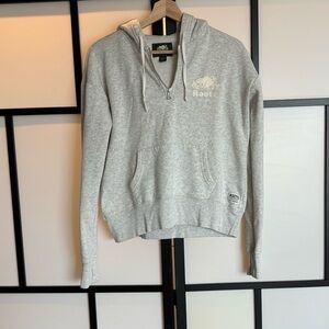 Roots Canada Heathered Gray 1/4 zip pullover hoodie. Women’s XS. Thumb holes